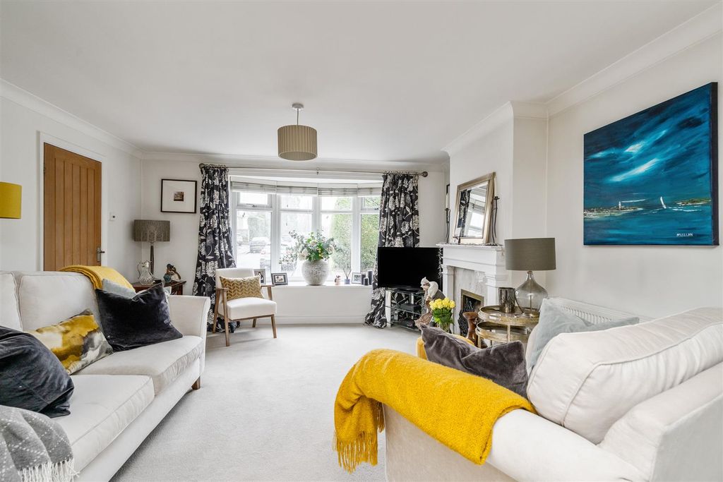 Property photo 2 of 13 35 Clifton Crescent_13.Jpg