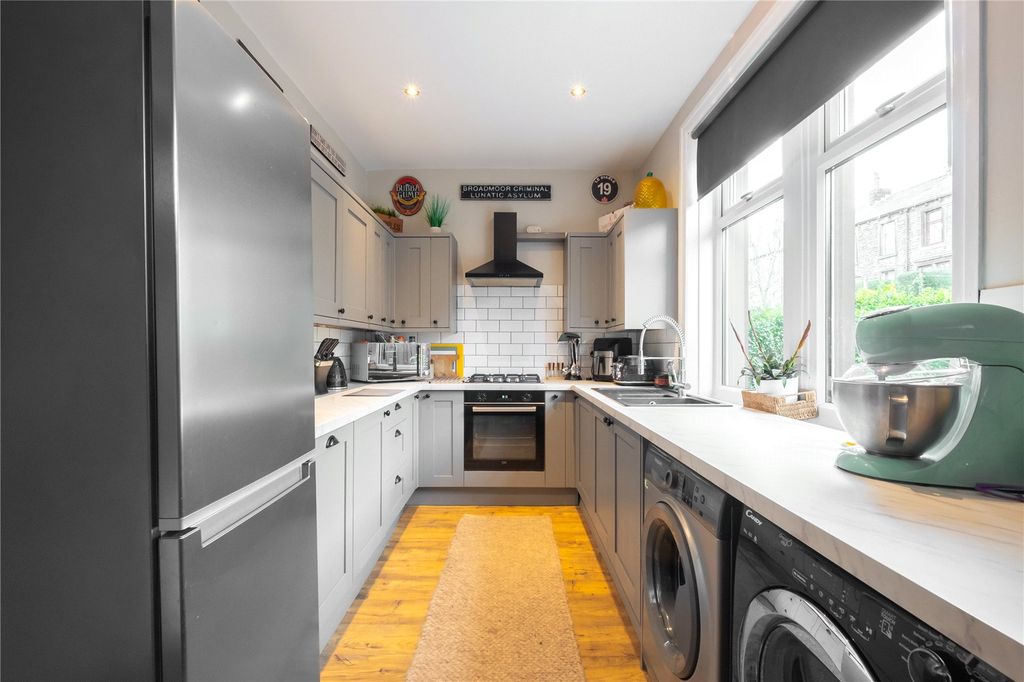 Property photo 2 of 20 Kitchen