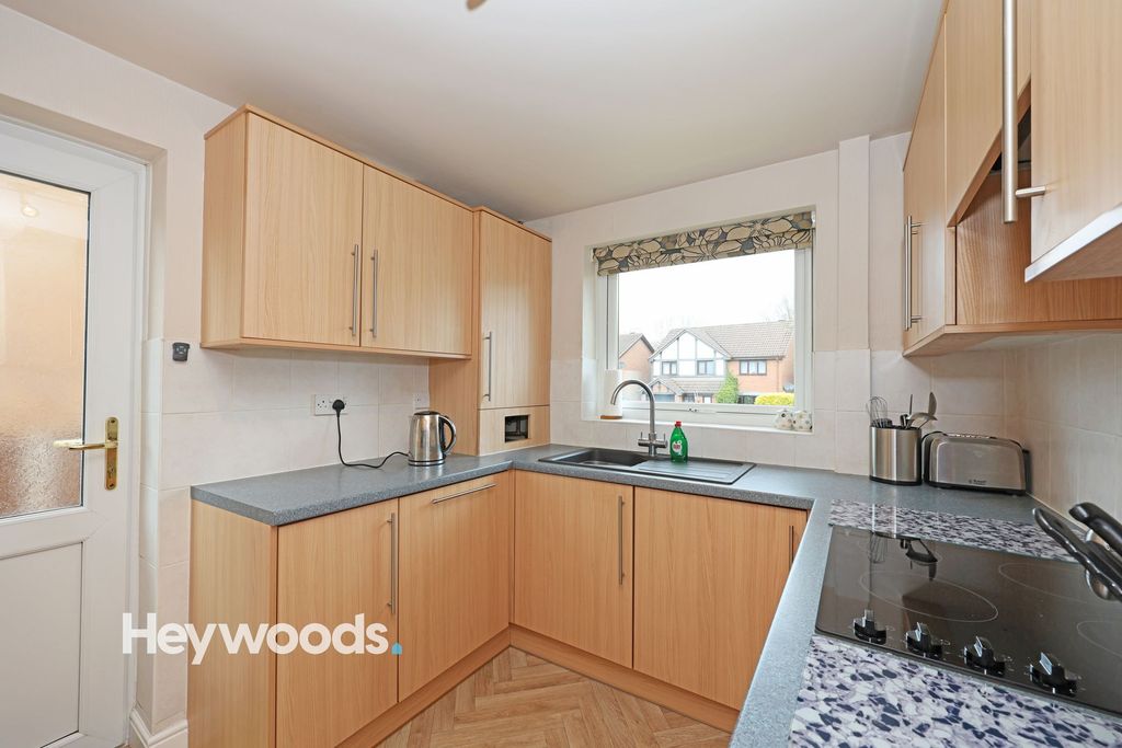 Property photo 2 of 27