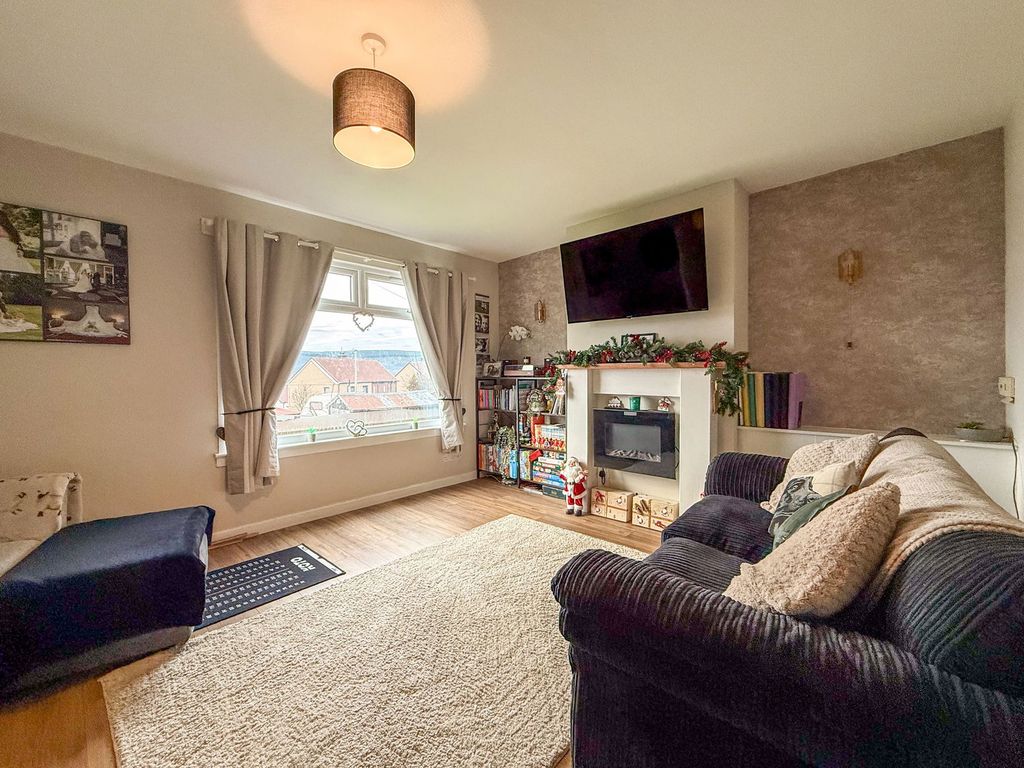 Property photo 3 of 27