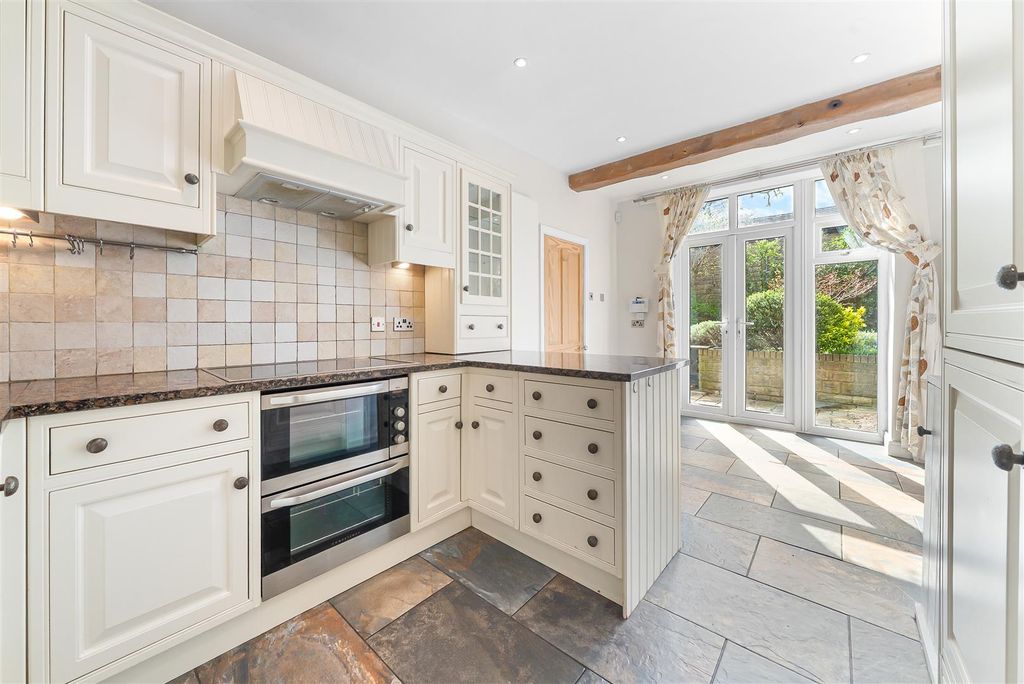 Property photo 3 of 16 Dining Kitchen