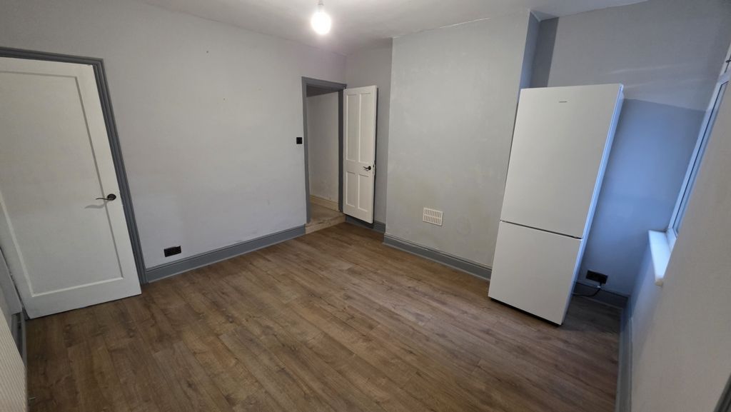 Property photo 3 of 14 Photo 7