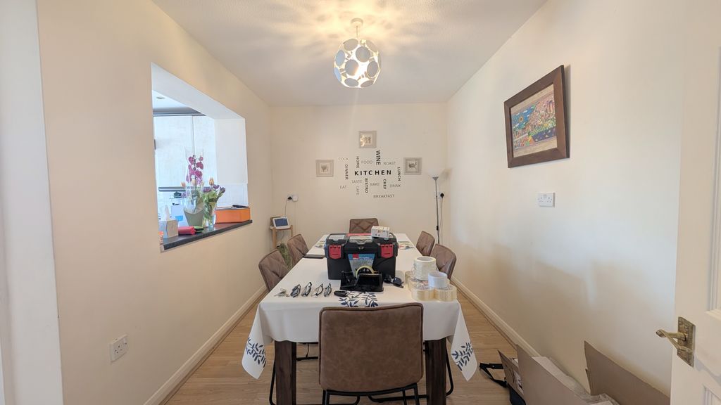 Property photo 3 of 11