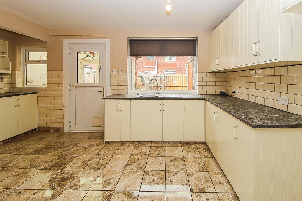 Property photo 3 of 9 Kitchen Diner