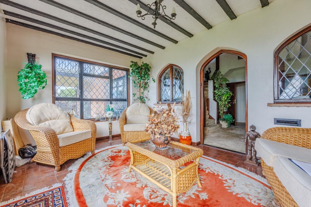 Property photo 3 of 50 Entrance Porch