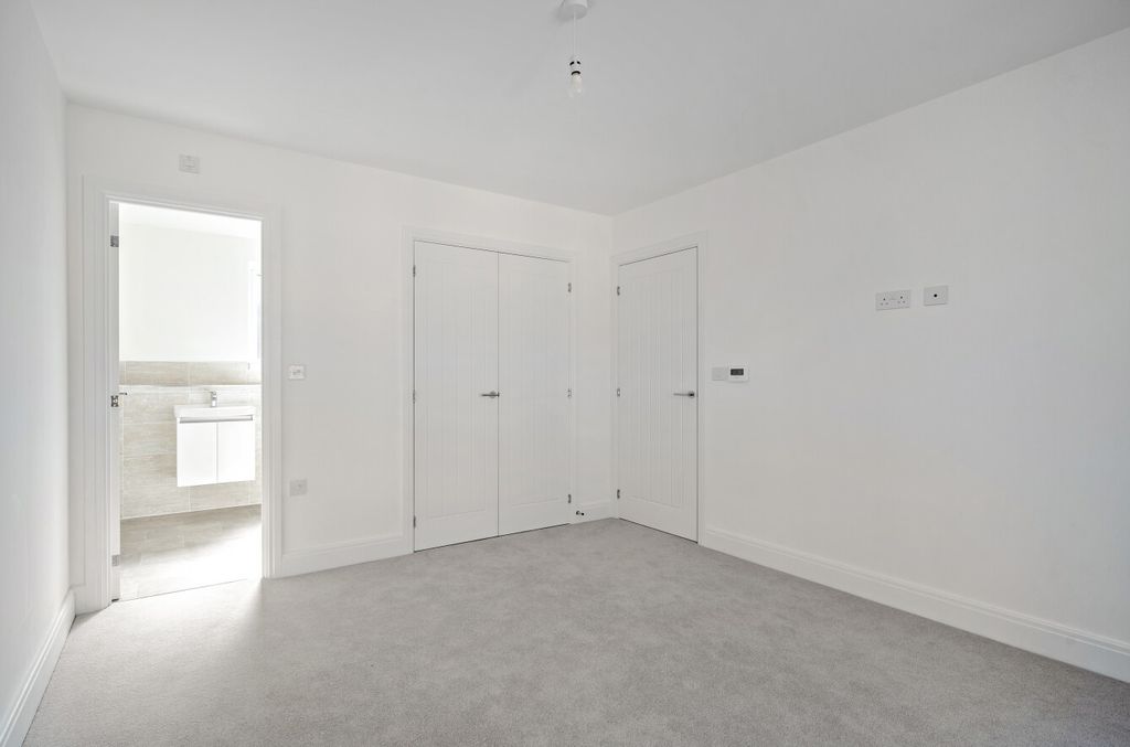 Additional image 8 of 3 bed end terrace house to rentHarebell Way, Winchester, Hampshire SO22