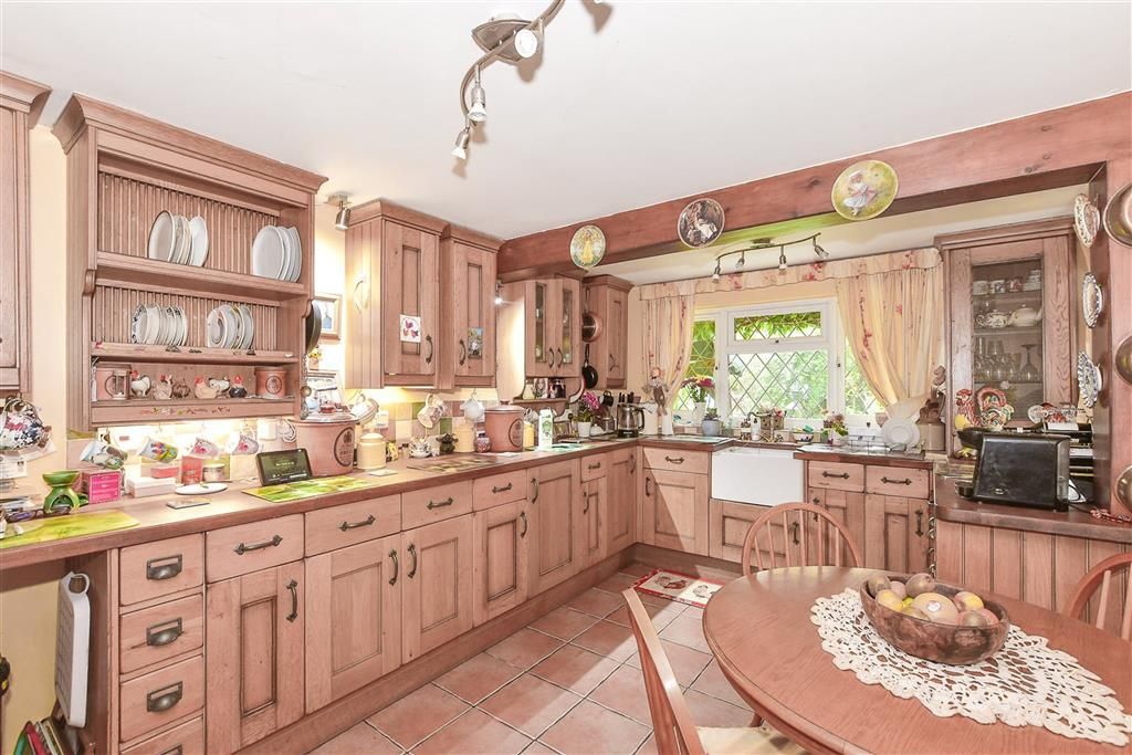 Property photo 3 of 16 Kitchen