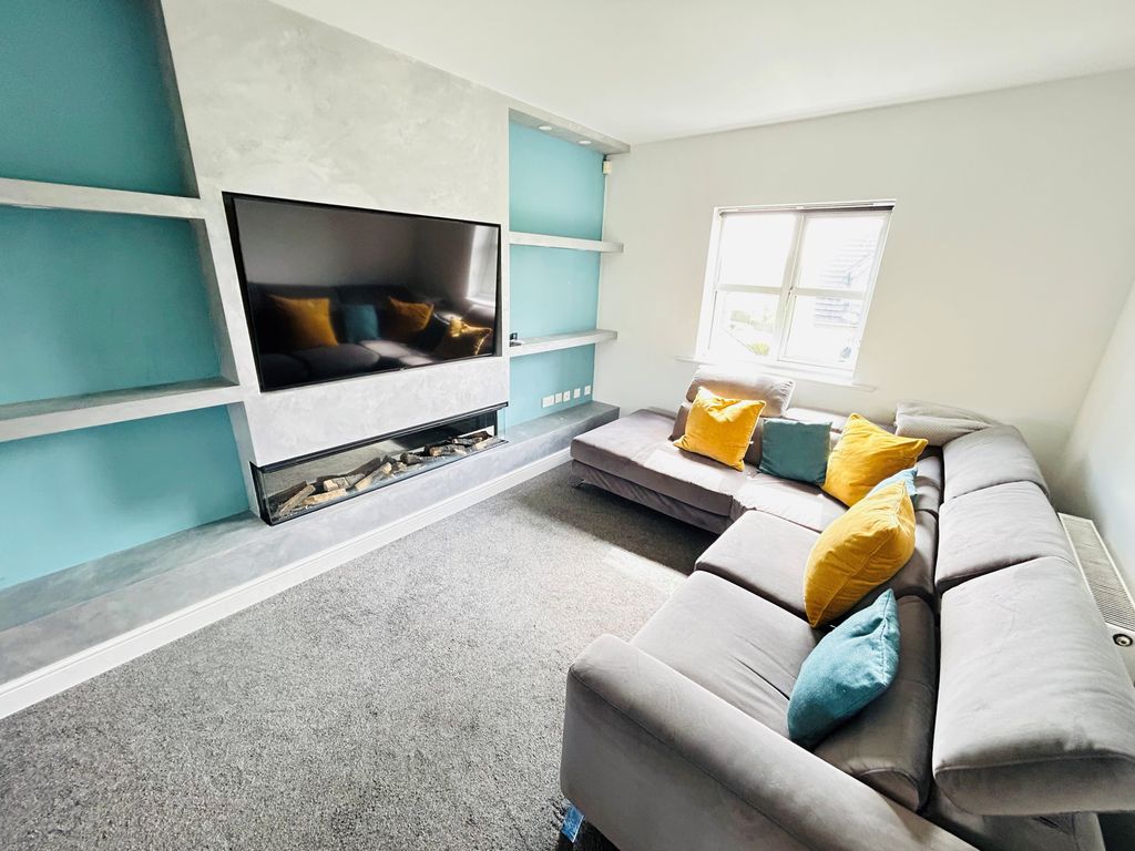 Property photo 2 of 11