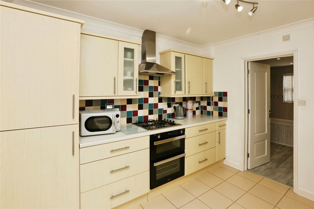 Property photo 3 of 19 Picture No. 02