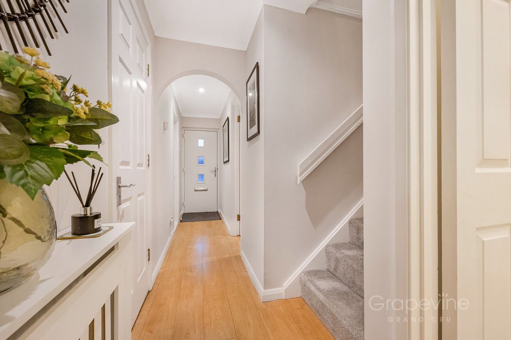 Property photo 3 of 38