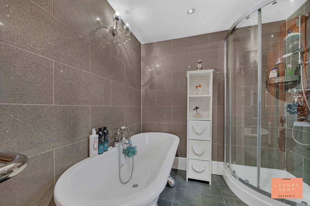 Property photo 3 of 37