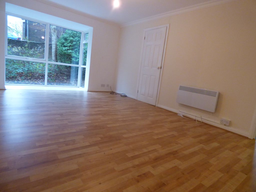 Property photo 2 of 11 Lounge