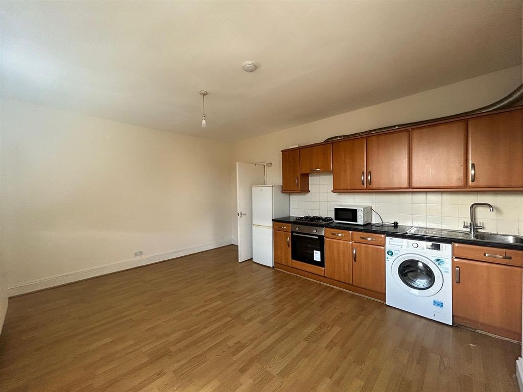 Property photo 3 of 8 3