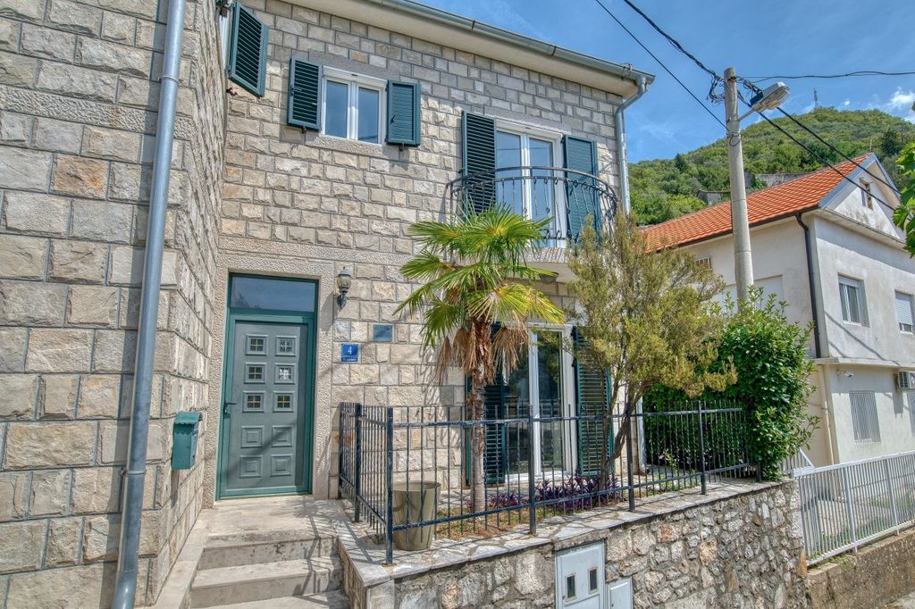 Property photo 2 of 29