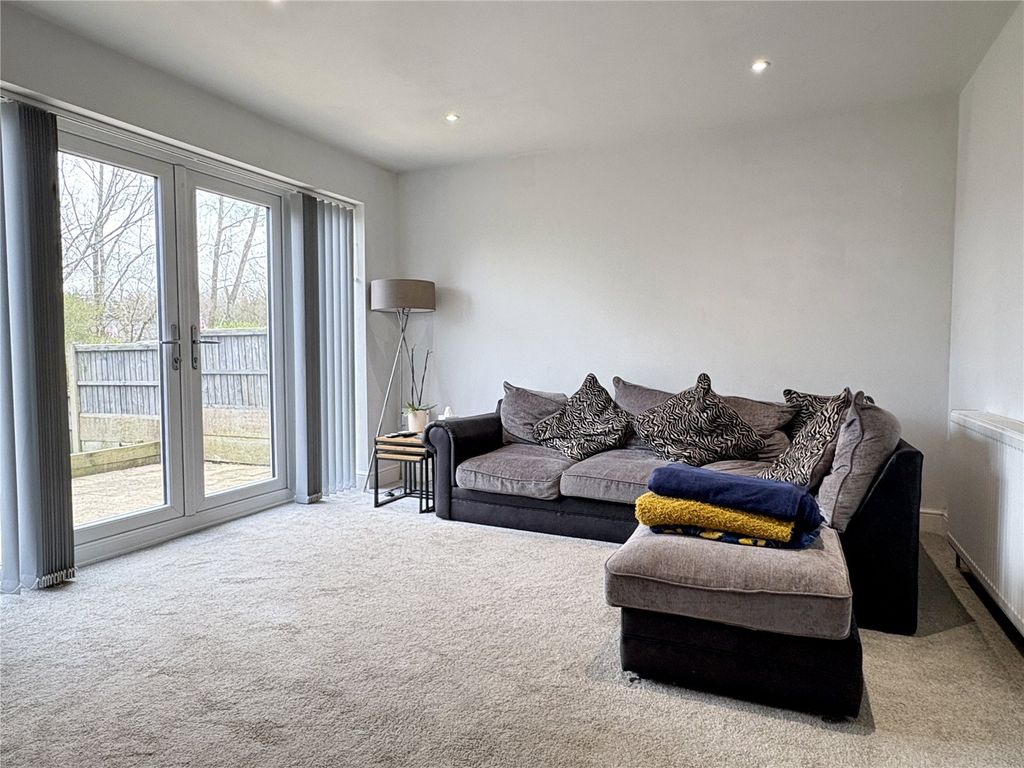 Property photo 2 of 16 Lounge