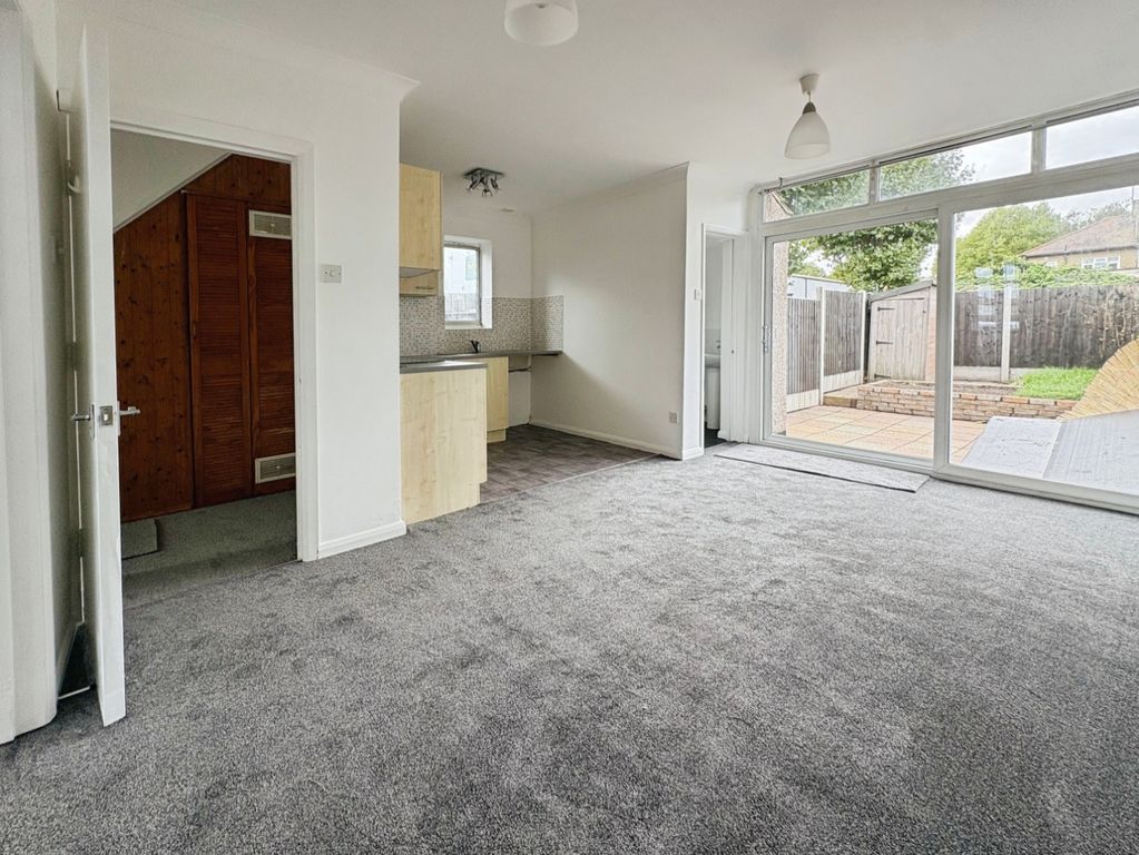 Property photo 3 of 7 Lounge/Kitchen