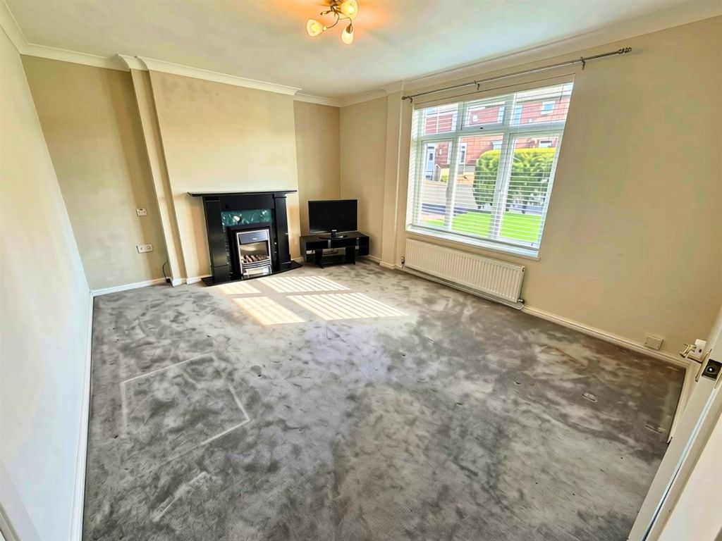 Property photo 3 of 14 21 Poplar - Lounge (2).Jpg