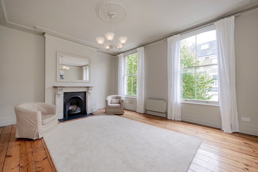 Property photo 2 of 13 29 Westwick Gdns-9685.Jpg