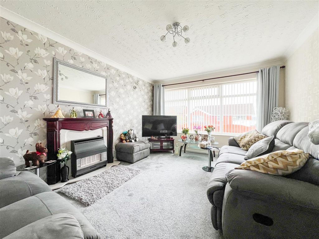 Property photo 3 of 15 Sitting Room