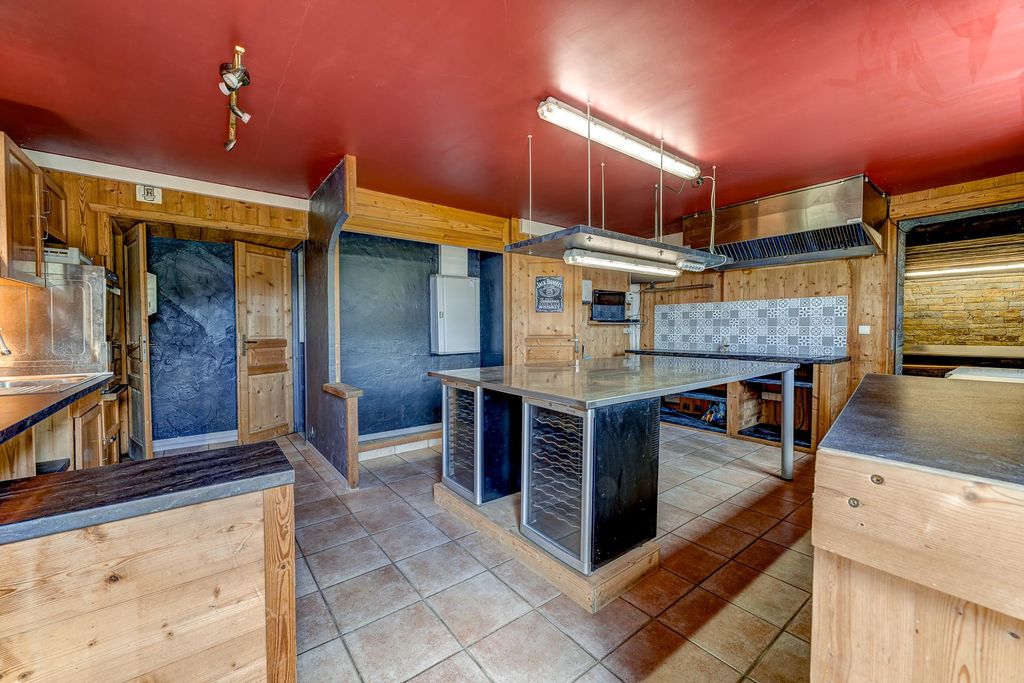 Property photo 3 of 24 Image