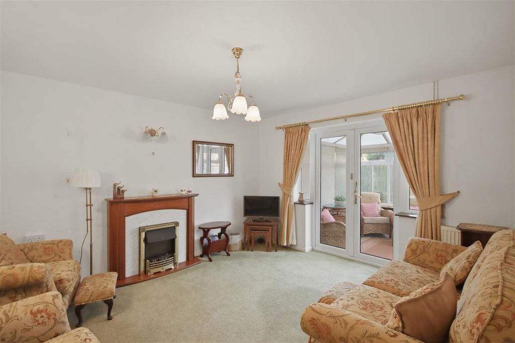 Property photo 2 of 20 Living Room