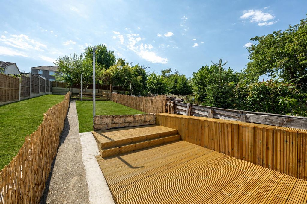 Property photo 2 of 12 Terrace