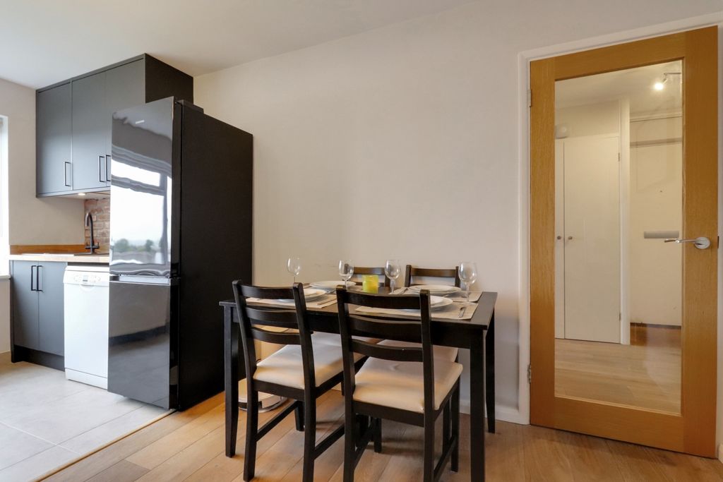 Property photo 3 of 8 Dining Area