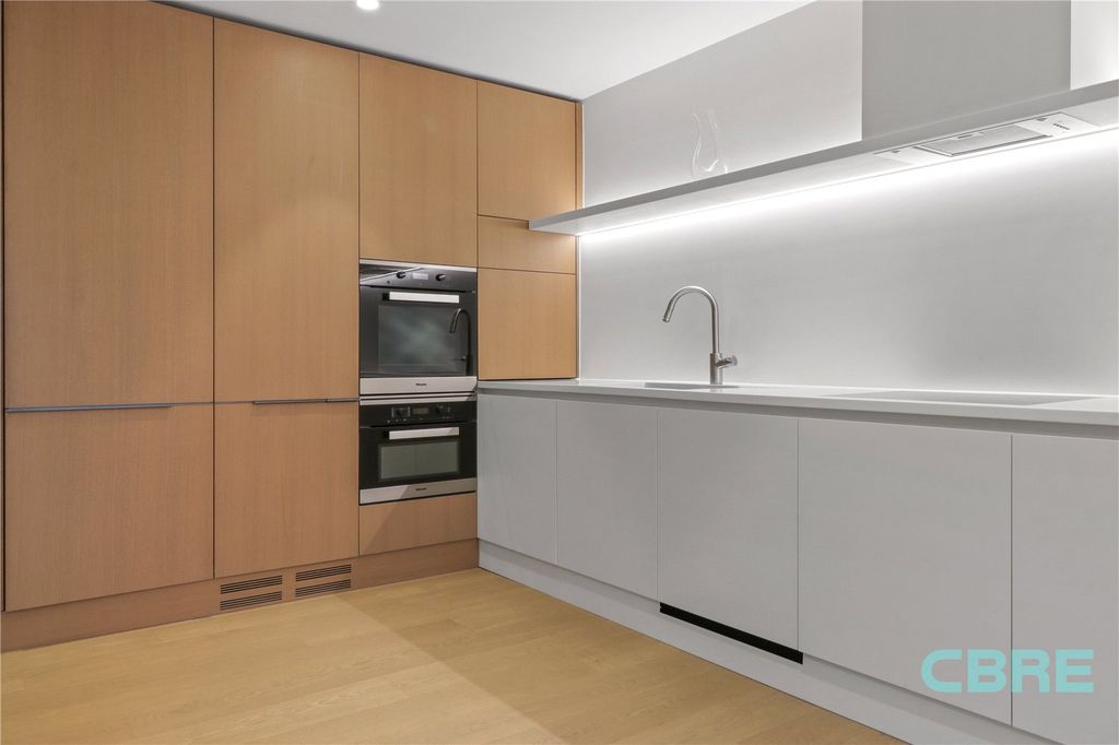 Property photo 2 of 15 Rathbone Place