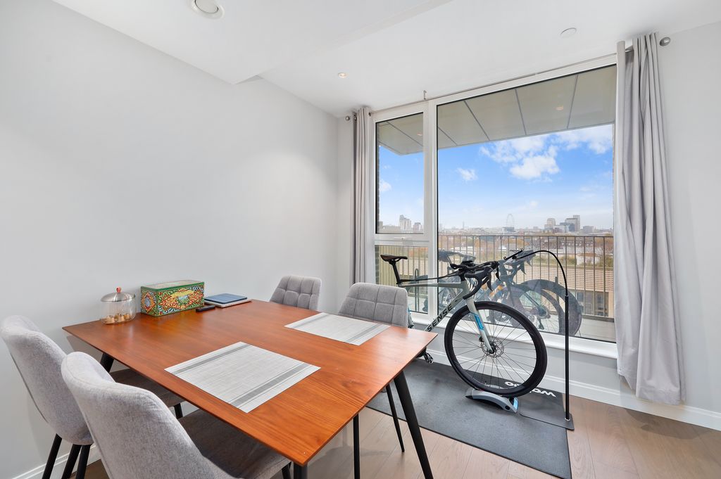 Property photo 3 of 27