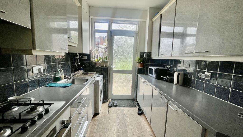 Property photo 3 of 9 Gallery