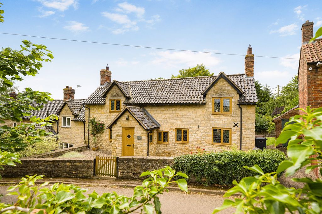 Property photo 1 of 32