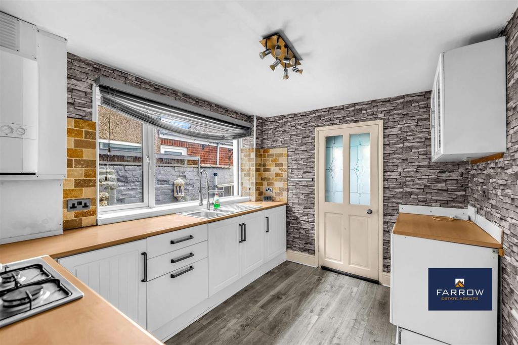 Property photo 3 of 22 Kitchen