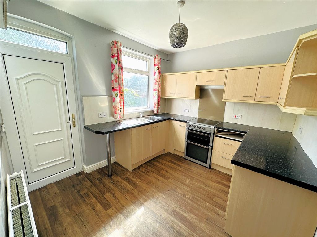 Property photo 3 of 10 Kitchen.Jpg