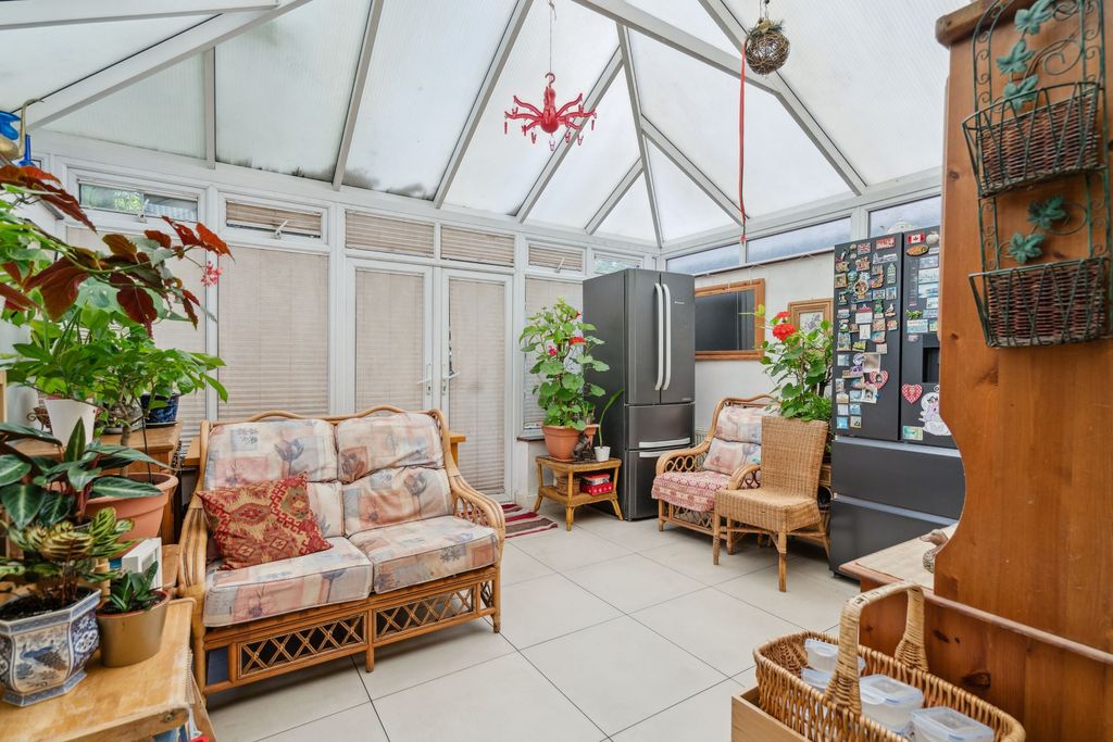 Property photo 2 of 11 Conservatory