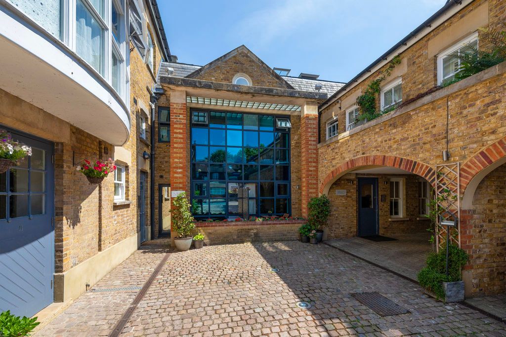 Property photo 1 of 14 Kingsley Court, Church Street, Hampton