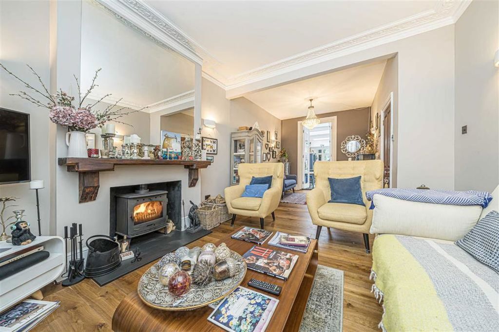 Property photo 2 of 8