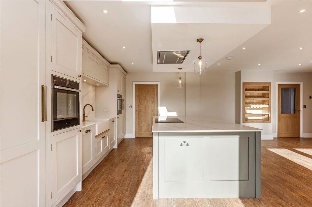 Property photo 3 of 13 Kitchen Example
