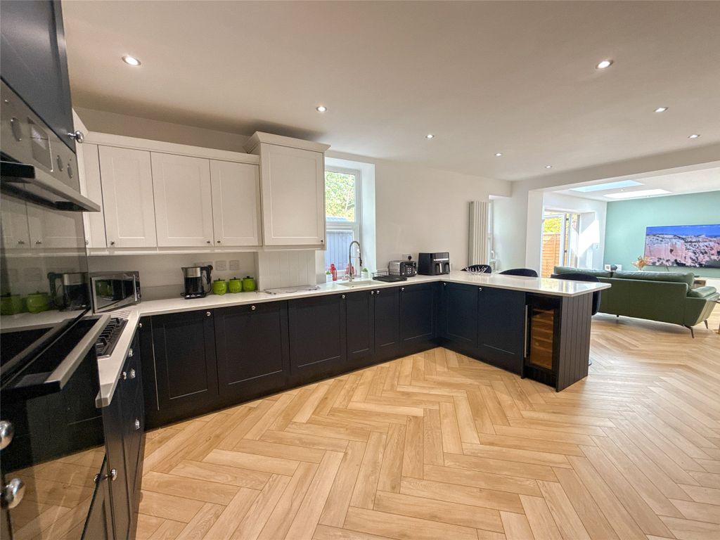 Property photo 3 of 25 Kitchen
