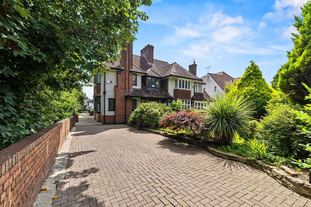 Property photo 1 of 42