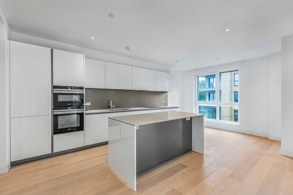 Property photo 2 of 10 Kitchen