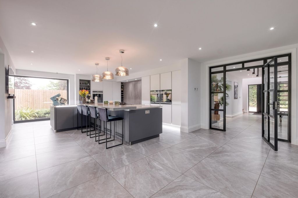 Property photo 3 of 34