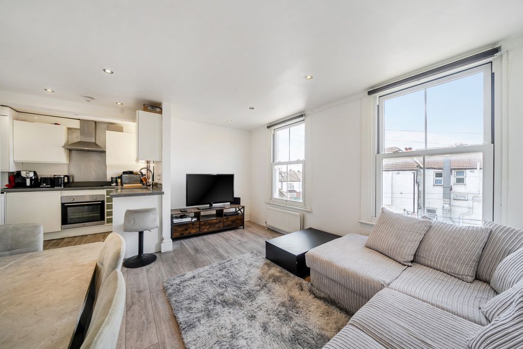 Property photo 2 of 11 1499503-9-6A7329B...