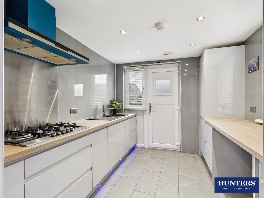 Property photo 2 of 16 Kitchen