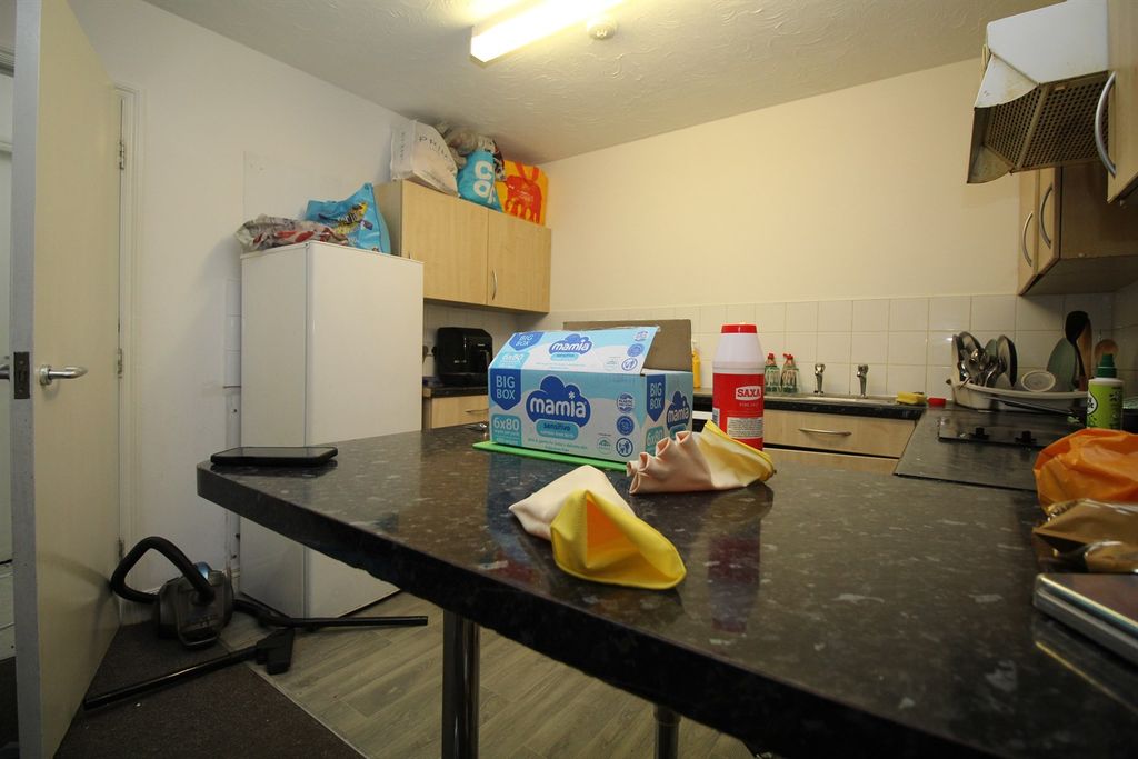 Property photo 2 of 15 Kitchen