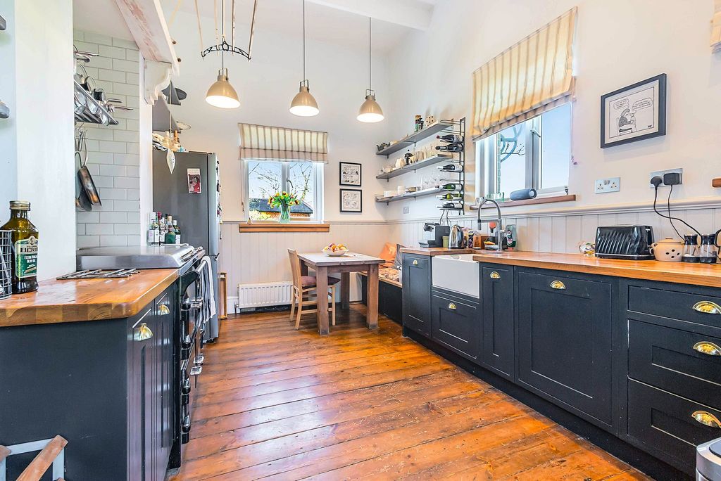 Property photo 2 of 41