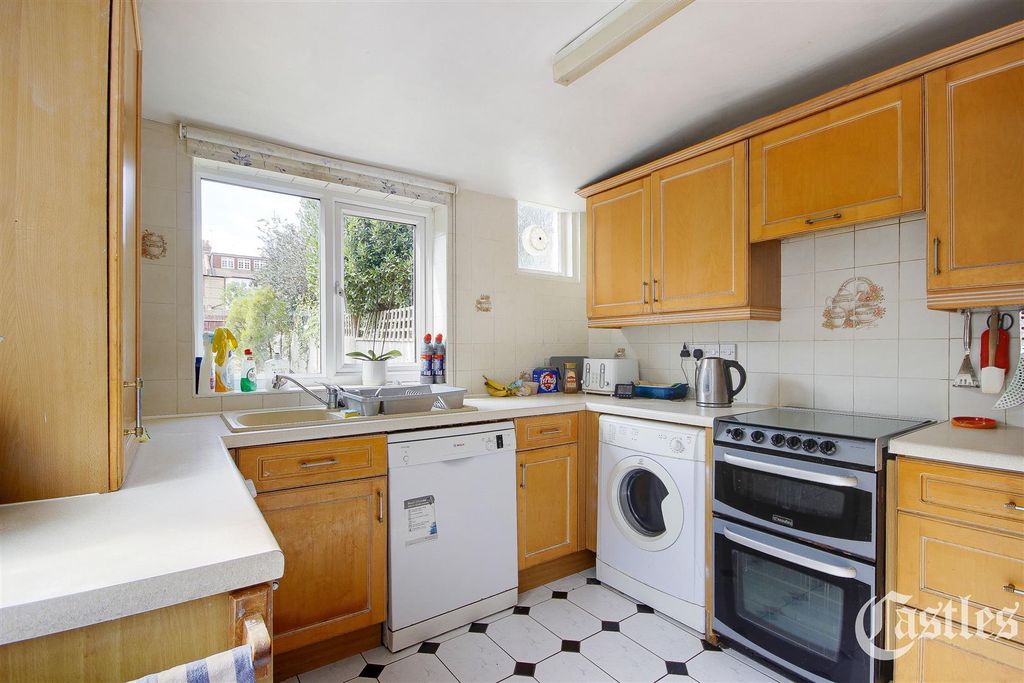 Property photo 2 of 21