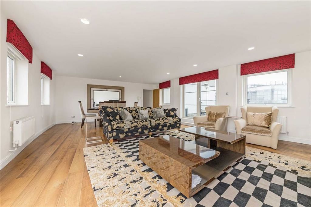 Property photo 2 of 8