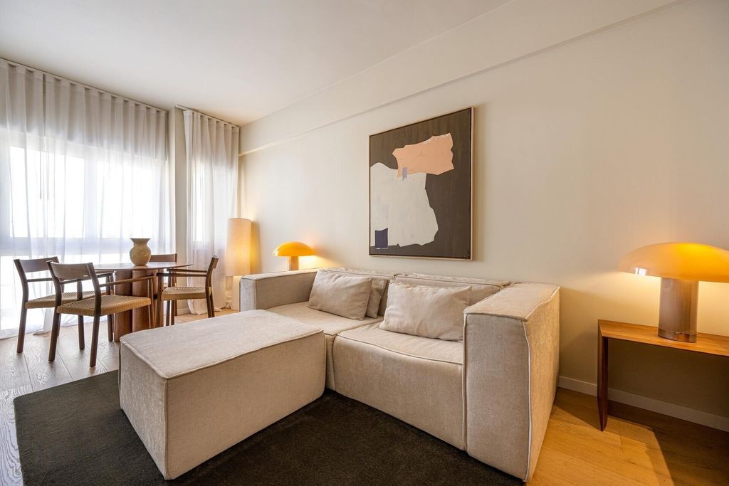 Property photo 1 of 34 Contemporary Design T1 In The Center Of Lisbon, Avenidas Novas | 540,000 €