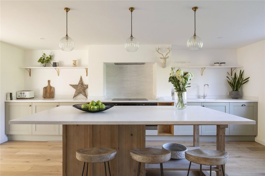 Property photo 2 of 14 Kitchen