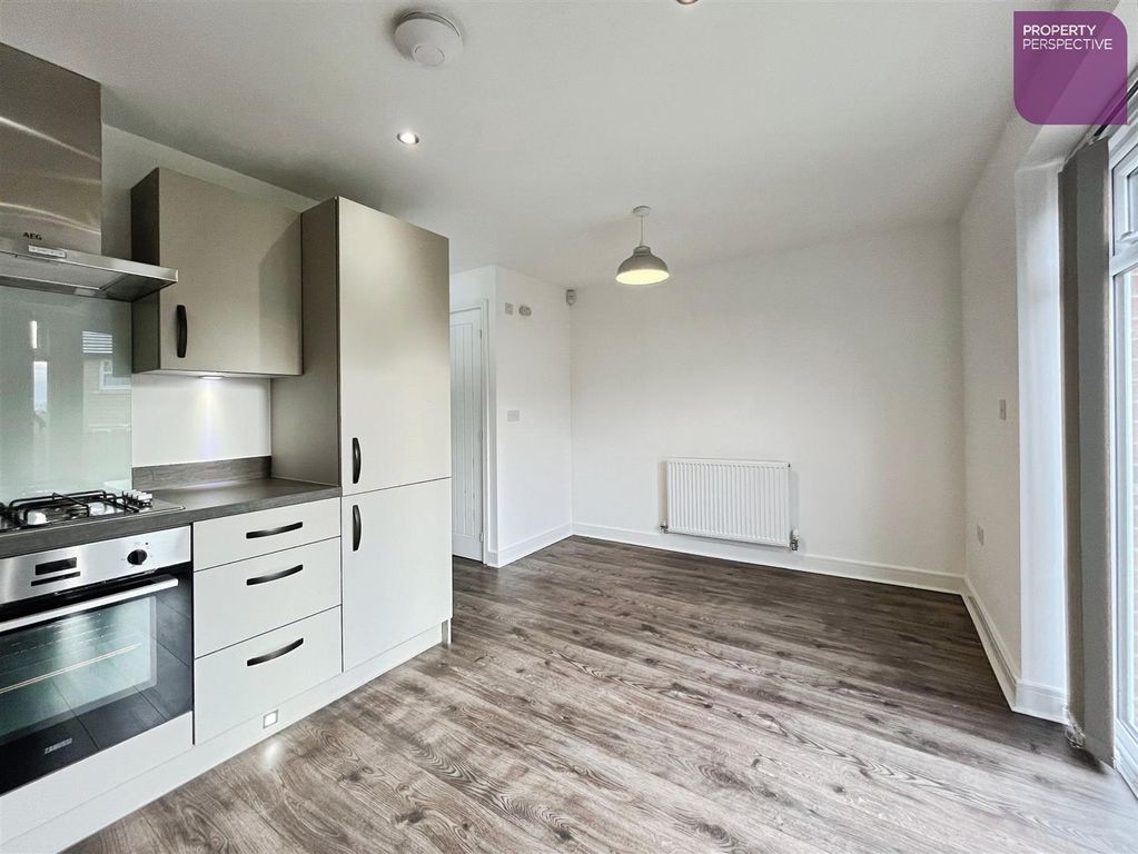 Property photo 3 of 17 Diner Kitchen